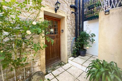 2 bedroom detached house for sale, *CHAIN FREE + PARKING* Park Road, Ryde