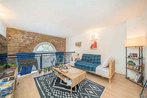 2 bedroom flat for sale, Hopton Road, London SE18