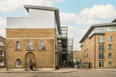 2 bedroom flat for sale, Hopton Road, London SE18