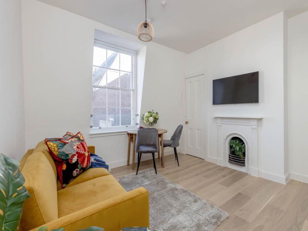 60487 Castle St066