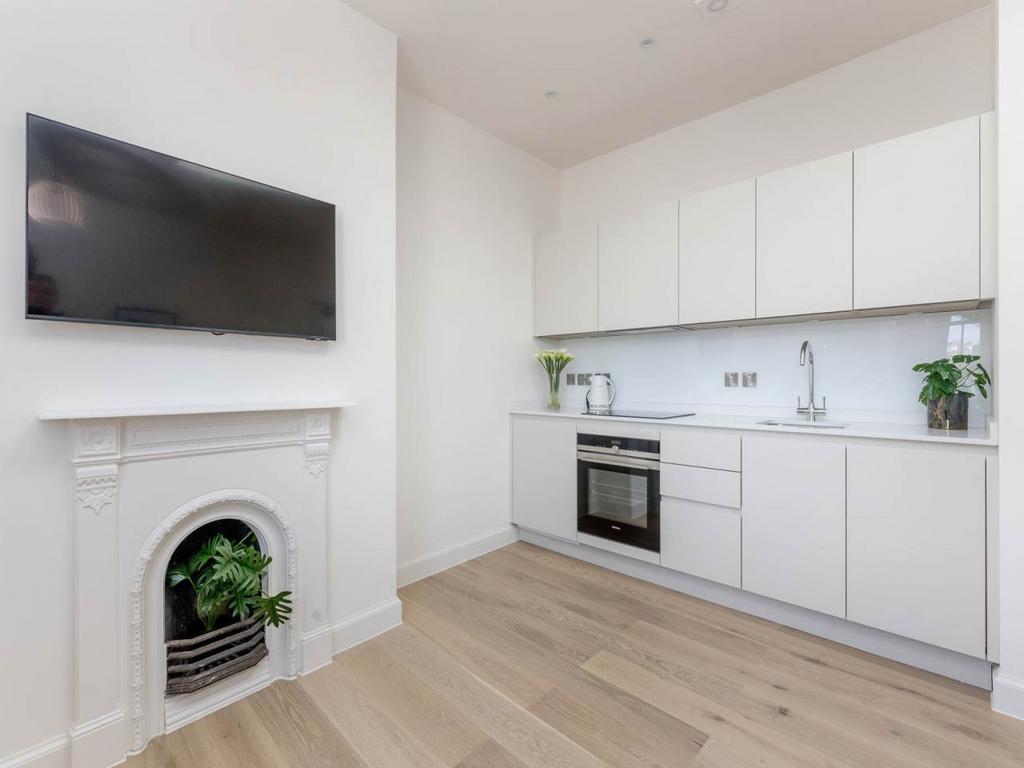 60487 Castle St072