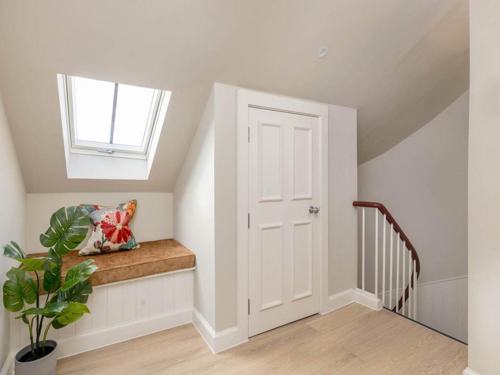 60487 Castle St095