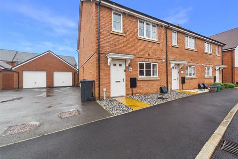 3 bedroom end of terrace house for sale, Dreadnaught Drive, Gloucester, Gloucestershire, GL1