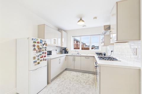 3 bedroom end of terrace house for sale, Dreadnaught Drive, Gloucester, Gloucestershire, GL1