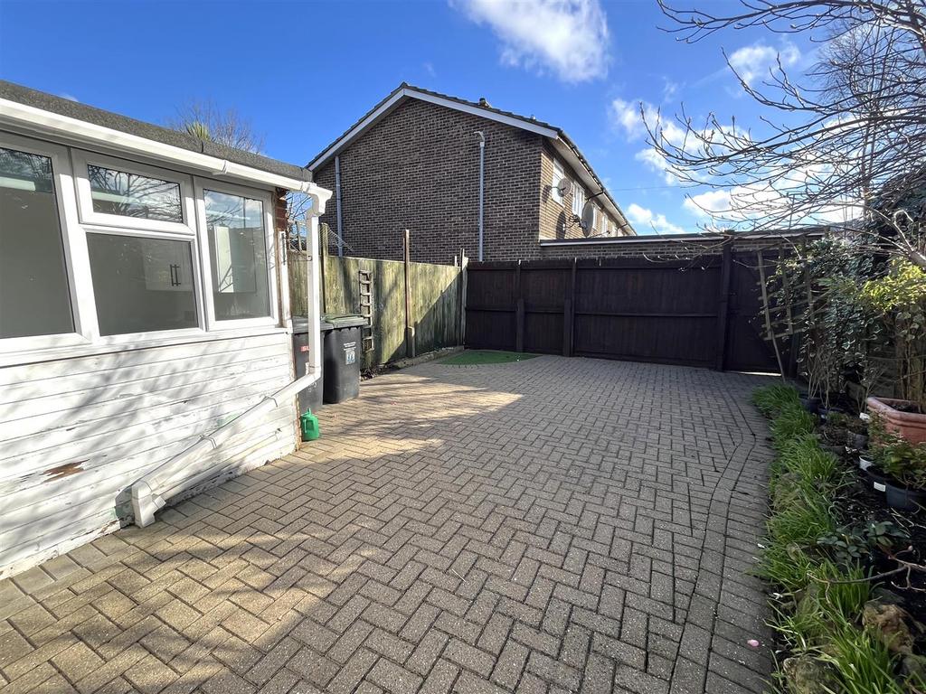 Rear garden 2.jpg