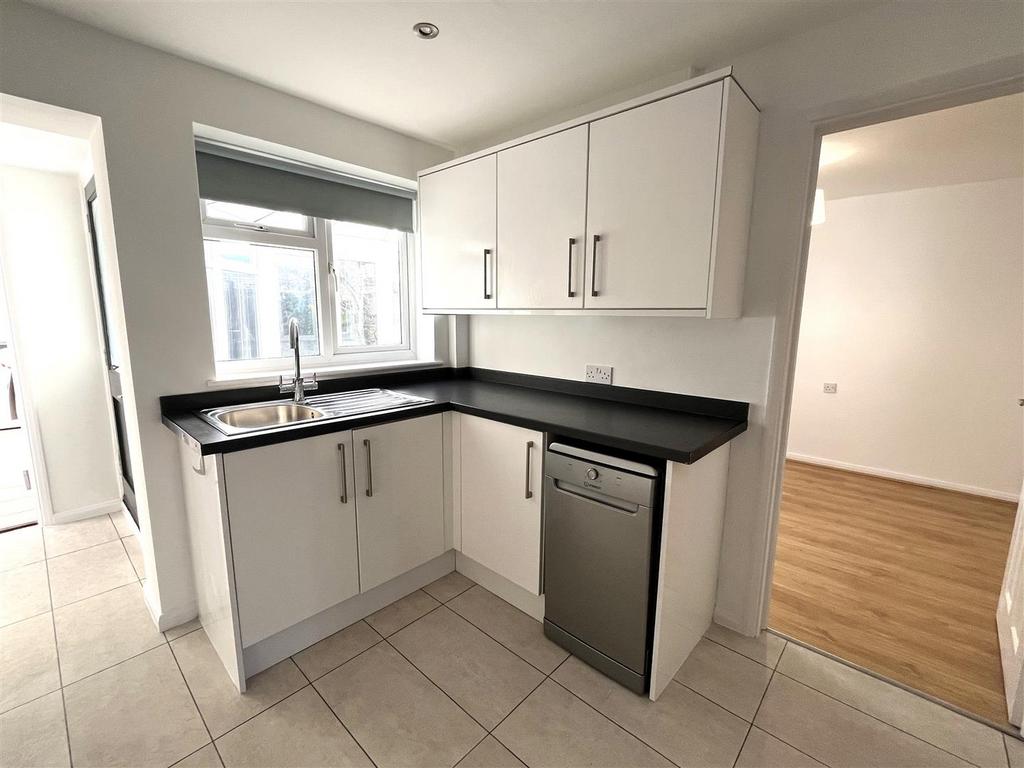 Kitchen 1.jpg