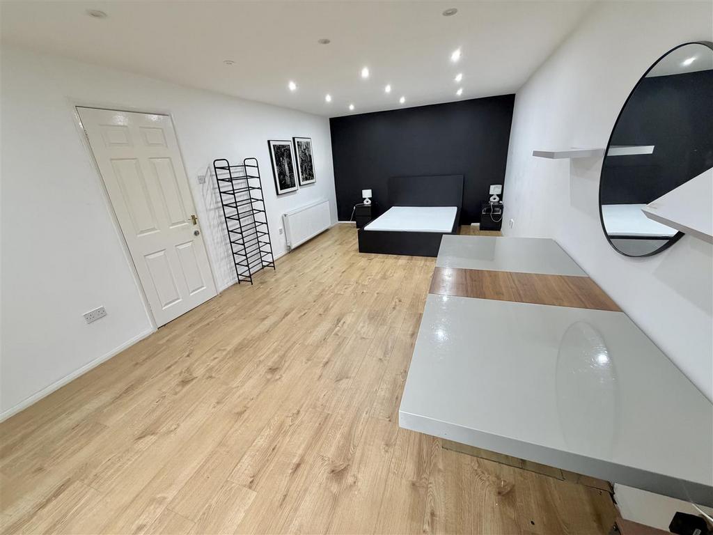 Lounge 2