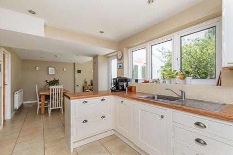 4 bedroom detached house to rent, Olivers Battery Road South, Winchester, SO22
