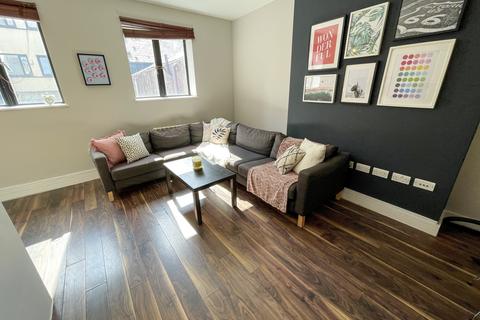 1 bedroom house to rent, Duke Street, ,