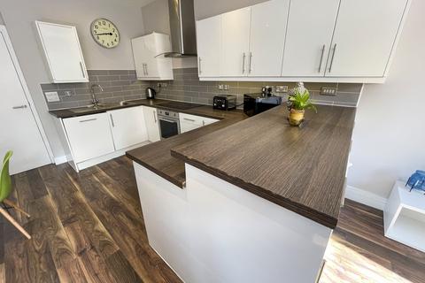 1 bedroom house to rent, Duke Street, ,