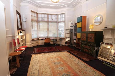 1 bedroom flat to rent, Queens Avenue, London