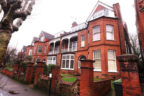 1 bedroom flat to rent, Queens Avenue, London