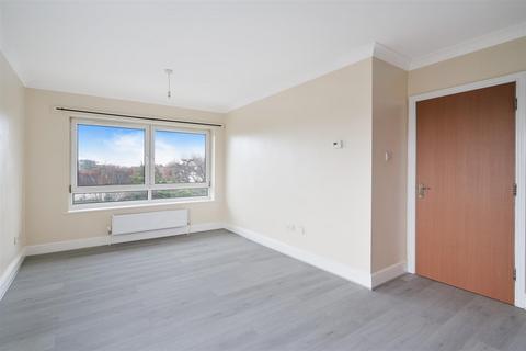 2 bedroom flat to rent, Clarendon Court, Morden SM4