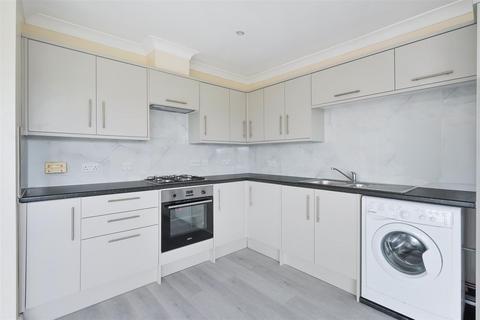 2 bedroom flat to rent, Clarendon Court, Morden SM4