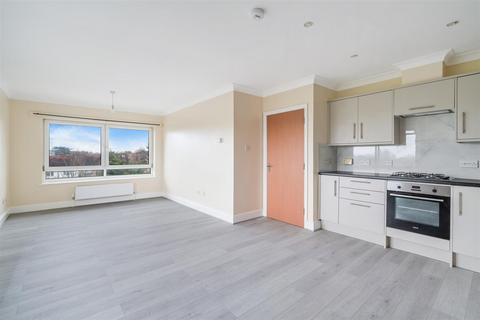 2 bedroom flat to rent, Clarendon Court, Morden SM4
