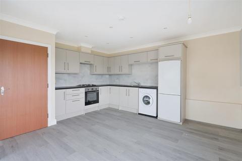2 bedroom flat to rent, Clarendon Court, Morden SM4