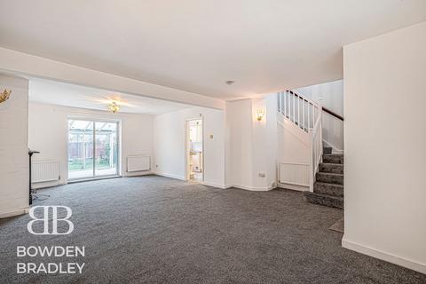 3 bedroom semi-detached house for sale, Crown Road, Barkingside, IG6