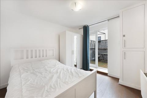 undefined, Hackney Road, London Fields, London, E2