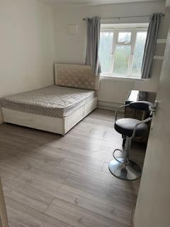 1 bedroom in a house share to rent, Lydden Court SE9