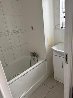 1 bedroom in a house share to rent, Lydden Court SE9