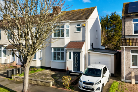 3 bedroom end of terrace house for sale, Geoffrey Avenue, Romford RM3