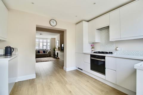 3 bedroom end of terrace house for sale, Geoffrey Avenue, Romford RM3