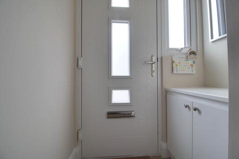 3 bedroom end of terrace house for sale, Geoffrey Avenue, Romford RM3