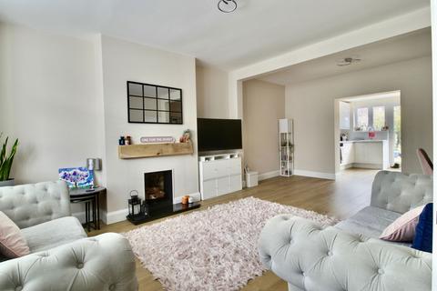3 bedroom end of terrace house for sale, Geoffrey Avenue, Romford RM3