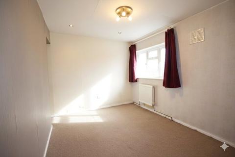undefined, Thatches Grove, Romford RM6