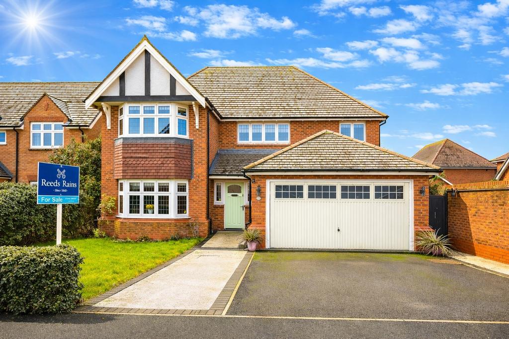 4 bedroom detached house for sale