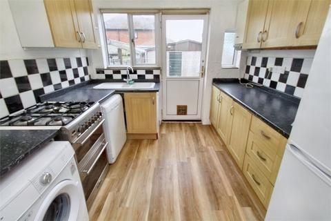 3 bedroom terraced house to rent, New Peachey Lane, Uxbridge, UB8