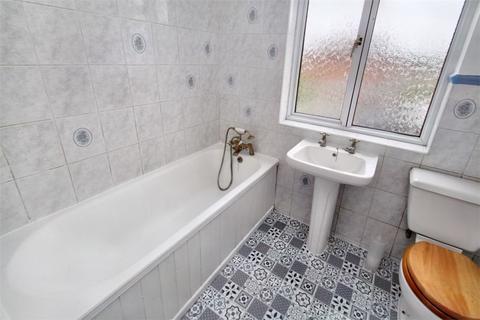 3 bedroom terraced house to rent, New Peachey Lane, Uxbridge, UB8