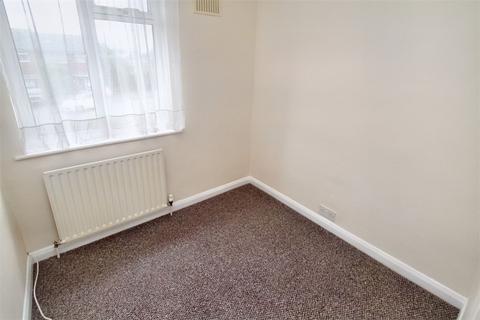 3 bedroom terraced house to rent, New Peachey Lane, Uxbridge, UB8