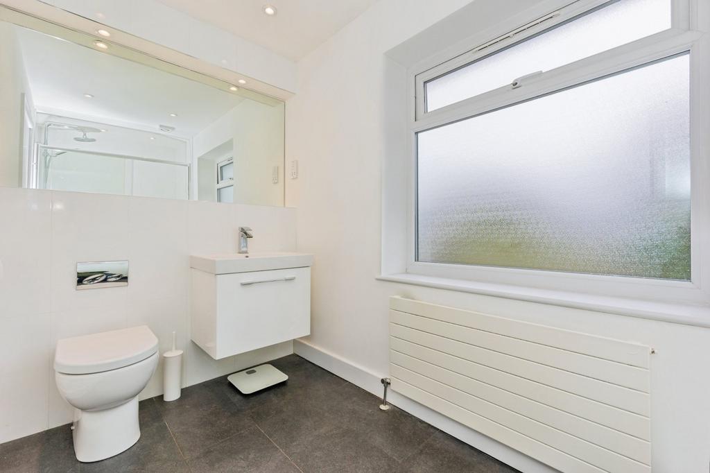 En-Suite 2
