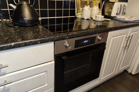 2 bedroom flat to rent, 39 Tickhill Road, Maltby, Rotherham S65 2HH
