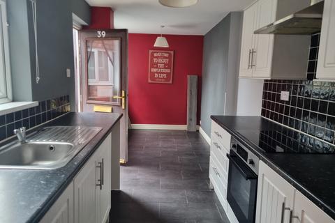 2 bedroom flat to rent, 39 Tickhill Road, Maltby, Rotherham S65 2HH