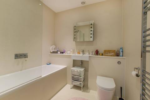 2 bedroom flat to rent, County Street, London Bridge, London, SE1