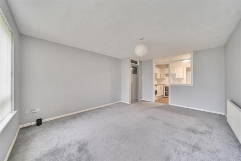 2 bedroom flat for sale, Byron Crescent, Bedford