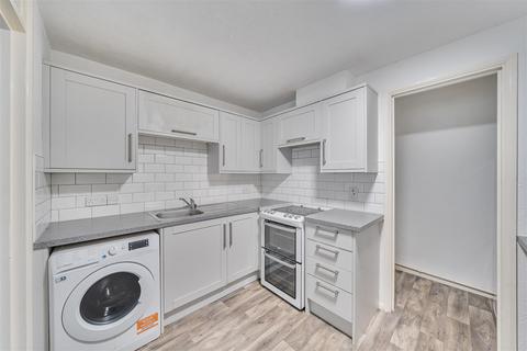 2 bedroom flat for sale, Byron Crescent, Bedford