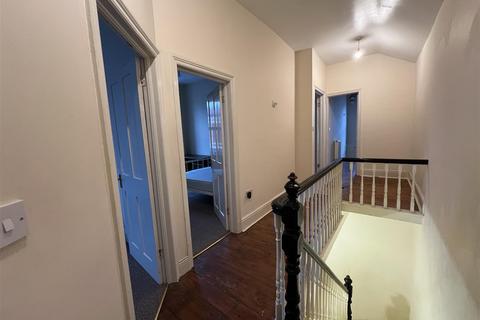 4 bedroom semi-detached house to rent, Gloucester Road, Bristol BS7