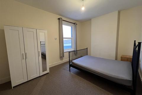 4 bedroom semi-detached house to rent, Gloucester Road, Bristol BS7
