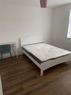 4 bedroom semi-detached house to rent, Filton Avenue, Bristol BS34