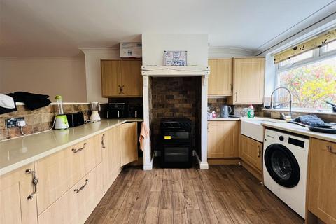 4 bedroom semi-detached house to rent, Filton Avenue, Bristol BS34
