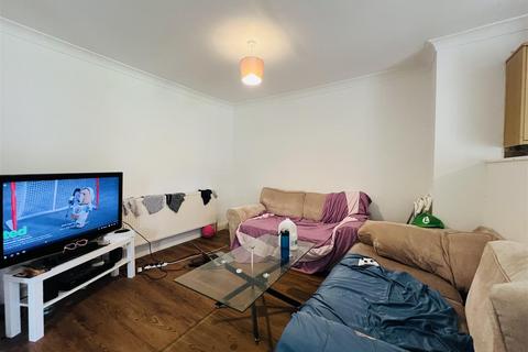 4 bedroom semi-detached house to rent, Filton Avenue, Bristol BS34