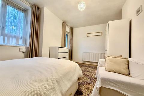 3 bedroom flat share to rent, Share Flat (3 bedroom), Taylor Court, Dorman Way, Swiss Cottage