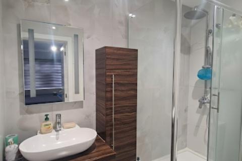 Studio to rent, Quantock Gardens, London, NW2