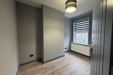 4 bedroom house to rent, Town Road, London