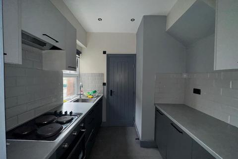 4 bedroom house to rent, Town Road, London