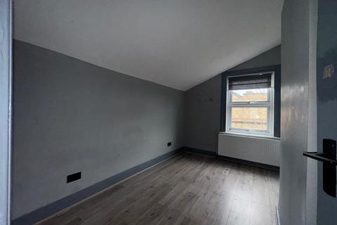 4 bedroom house to rent, Town Road, London
