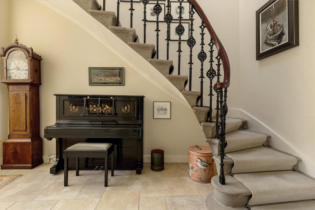Entrance Hall/Stair